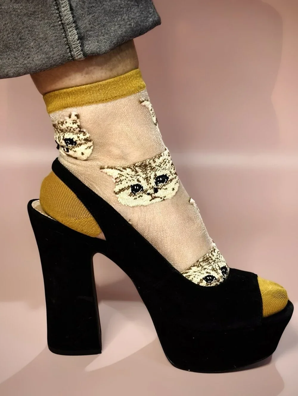 3D SHEER GOLD EMBROIDERED CAT FACE SOCKS. O/S